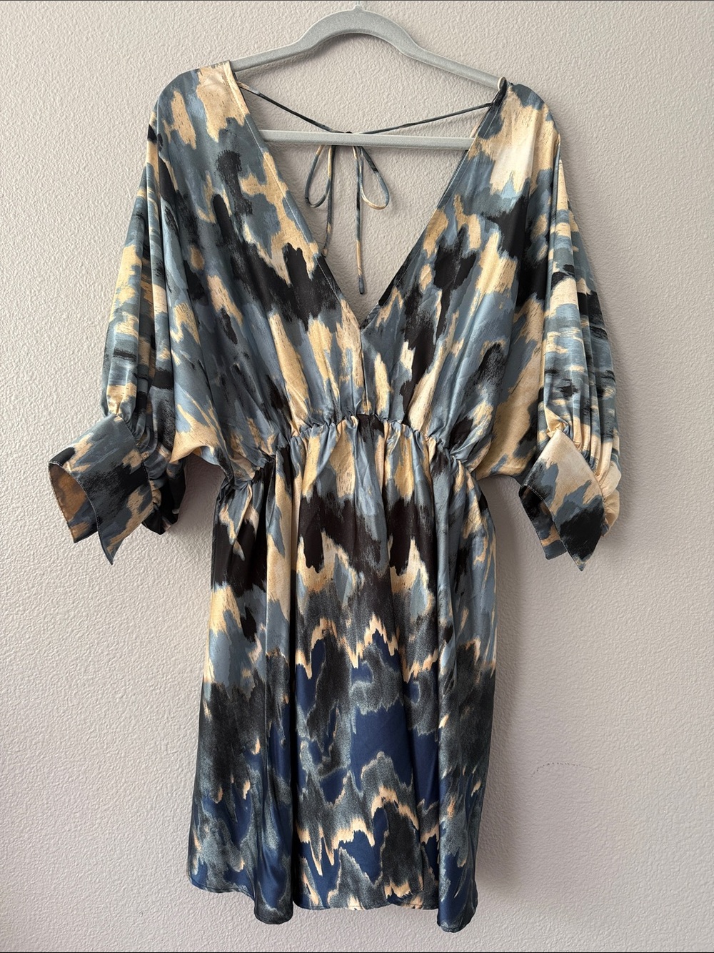 Women’s Blue and Cream Abstract Print V-Neck Dress